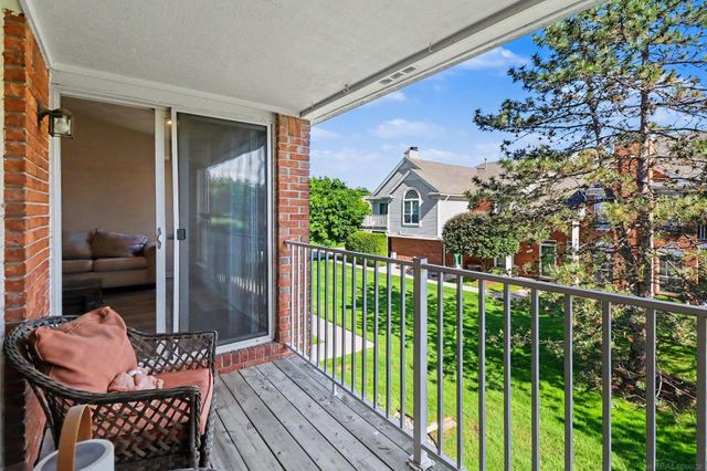 52328 Heatherstone Avenue, Macomb Twp, MI 48042