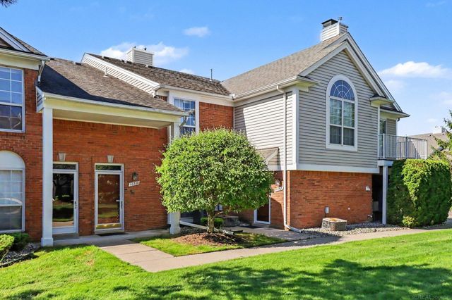 52328 Heatherstone Avenue, Macomb Twp, MI 48042