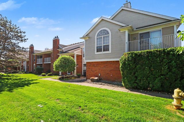 52328 Heatherstone Avenue, Macomb Twp, MI 48042