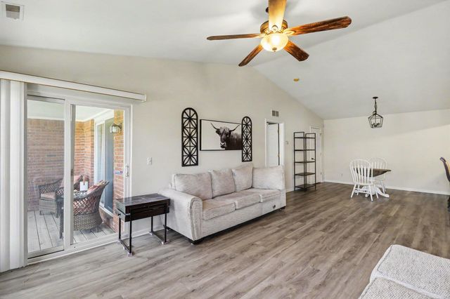 52328 Heatherstone Avenue, Macomb Twp, MI 48042