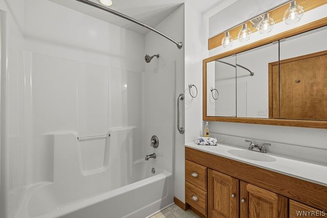1340 Whitehaven Road, Grand Island, NY 14072