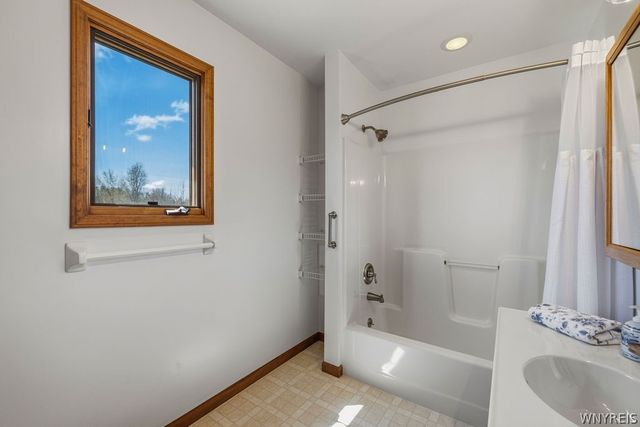 1340 Whitehaven Road, Grand Island, NY 14072