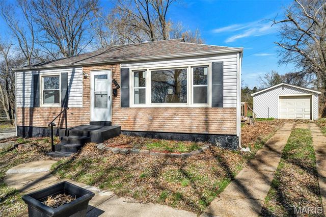 2045 Bainbridge Drive, St Louis, MO 63133