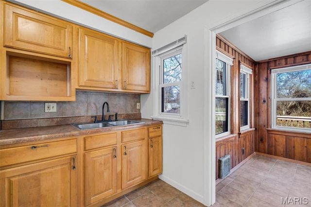 2045 Bainbridge Drive, St Louis, MO 63133