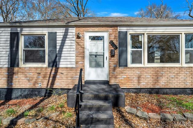 2045 Bainbridge Drive, St Louis, MO 63133