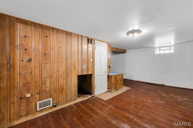 2045 Bainbridge Drive, St Louis, MO 63133