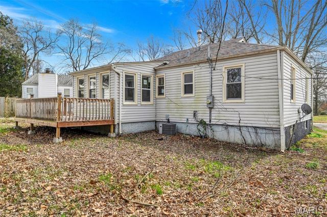 2045 Bainbridge Drive, St Louis, MO 63133