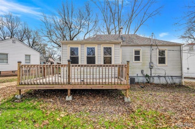 2045 Bainbridge Drive, St Louis, MO 63133