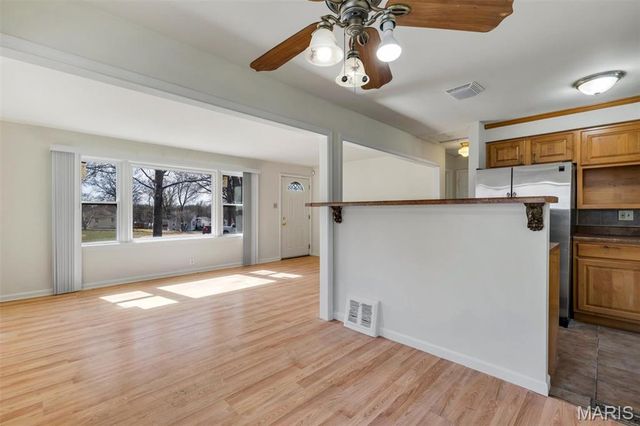 2045 Bainbridge Drive, St Louis, MO 63133