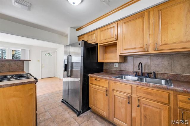 2045 Bainbridge Drive, St Louis, MO 63133