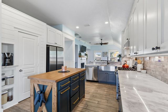 13724 Trail Break Drive, Fort Worth, TX 76052