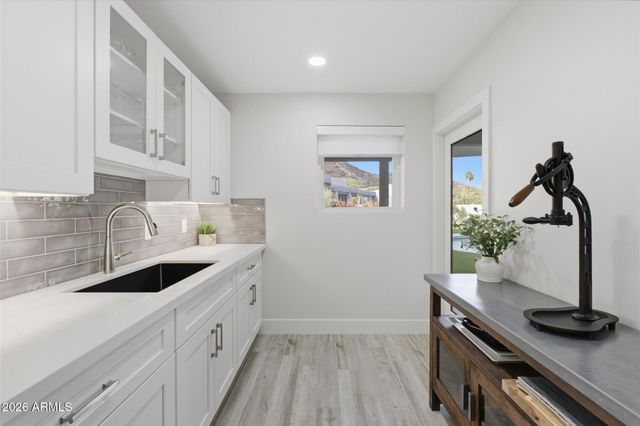 6737 N 60TH Street, Paradise Valley, AZ 85253
