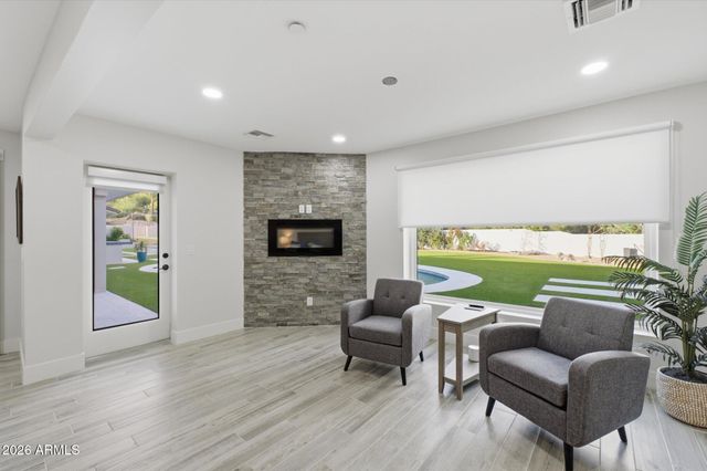 6737 N 60TH Street, Paradise Valley, AZ 85253