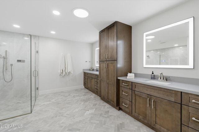 6737 N 60TH Street, Paradise Valley, AZ 85253
