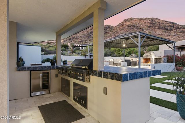 6737 N 60TH Street, Paradise Valley, AZ 85253