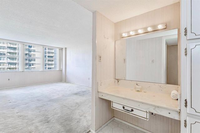 18031 Biscayne Boulevard 1104, Aventura, FL 33160