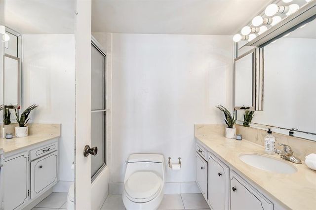 18031 Biscayne Boulevard 1104, Aventura, FL 33160