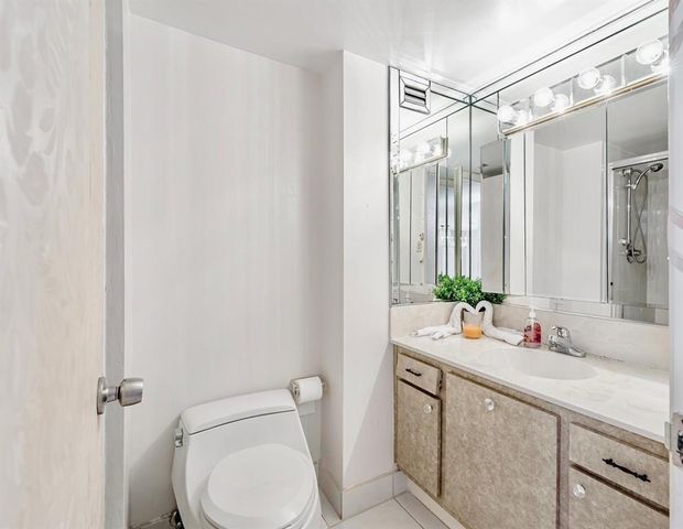 18031 Biscayne Boulevard 1104, Aventura, FL 33160