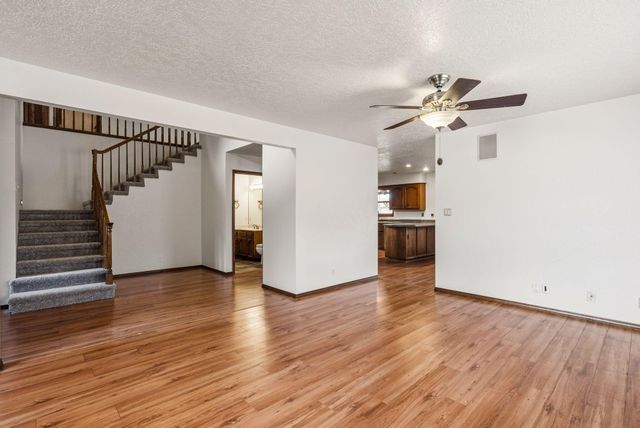 5801 Flor Del Rey NW, Albuquerque, NM 87120