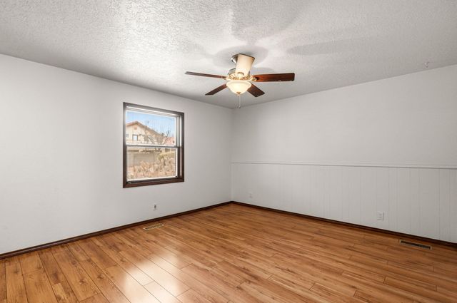 5801 Flor Del Rey NW, Albuquerque, NM 87120