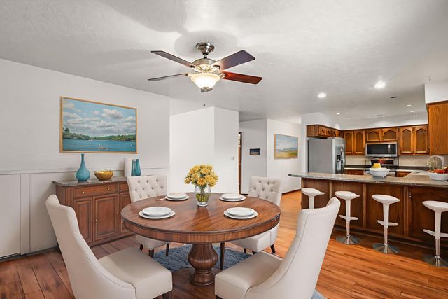 5801 Flor Del Rey NW, Albuquerque, NM 87120