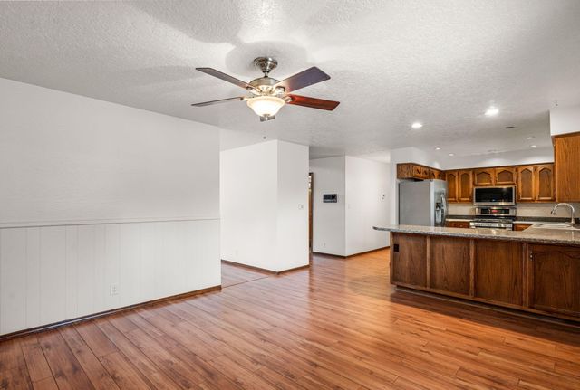 5801 Flor Del Rey NW, Albuquerque, NM 87120