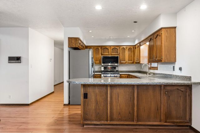 5801 Flor Del Rey NW, Albuquerque, NM 87120