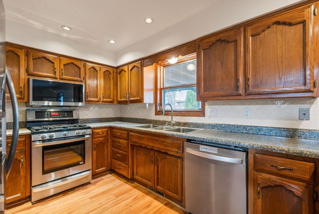 5801 Flor Del Rey NW, Albuquerque, NM 87120