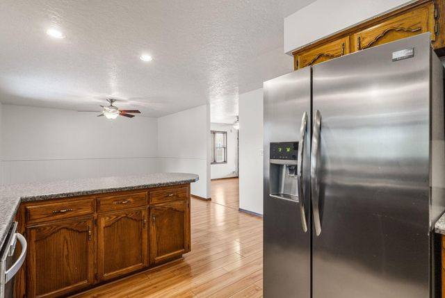 5801 Flor Del Rey NW, Albuquerque, NM 87120