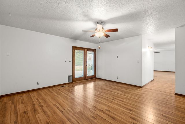 5801 Flor Del Rey NW, Albuquerque, NM 87120