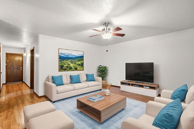 5801 Flor Del Rey NW, Albuquerque, NM 87120