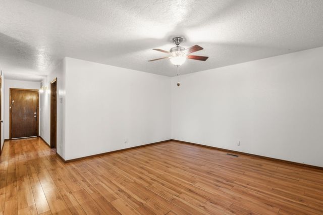 5801 Flor Del Rey NW, Albuquerque, NM 87120