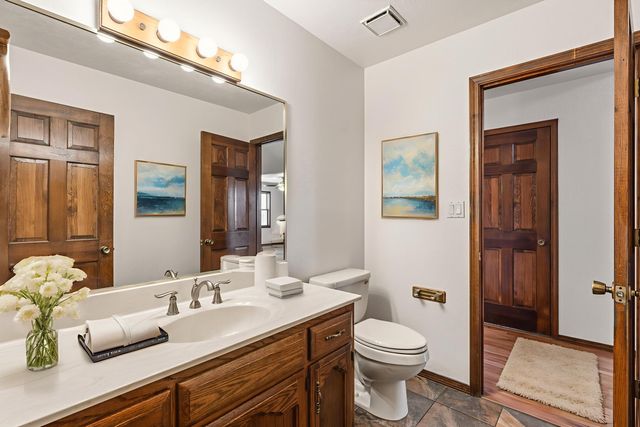 5801 Flor Del Rey NW, Albuquerque, NM 87120