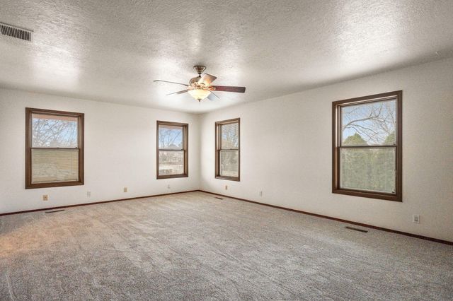 5801 Flor Del Rey NW, Albuquerque, NM 87120