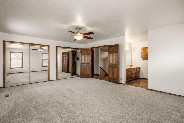 5801 Flor Del Rey NW, Albuquerque, NM 87120