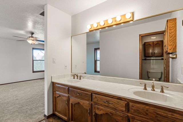 5801 Flor Del Rey NW, Albuquerque, NM 87120