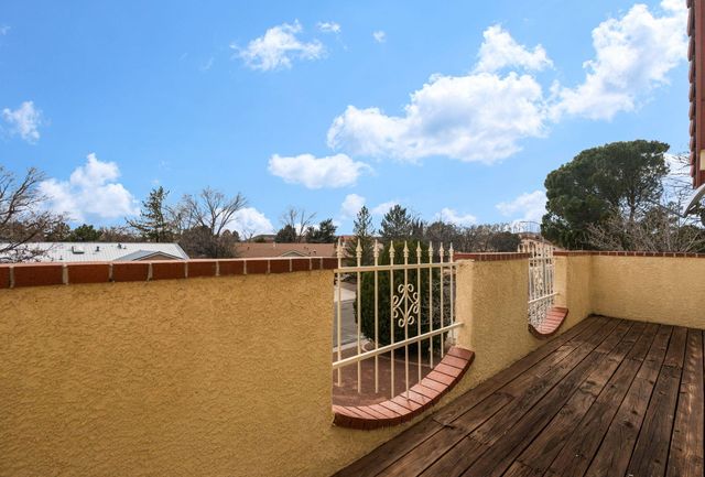 5801 Flor Del Rey NW, Albuquerque, NM 87120
