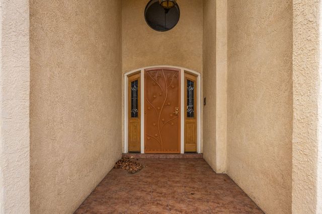 5801 Flor Del Rey NW, Albuquerque, NM 87120