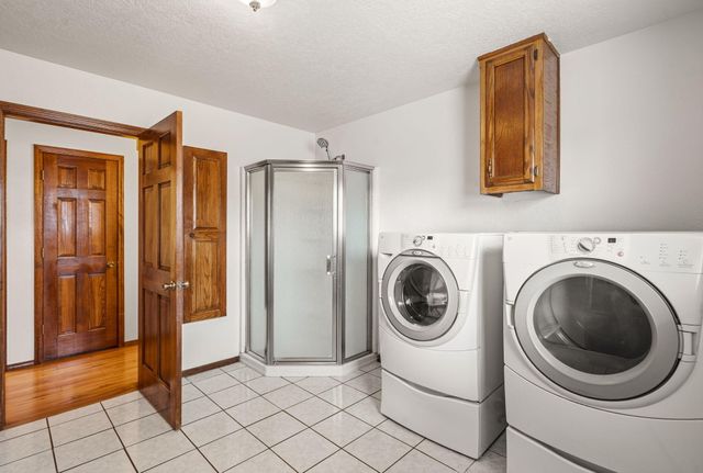 5801 Flor Del Rey NW, Albuquerque, NM 87120