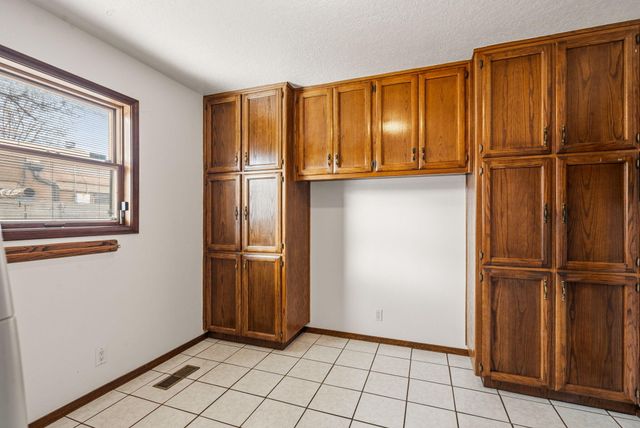 5801 Flor Del Rey NW, Albuquerque, NM 87120