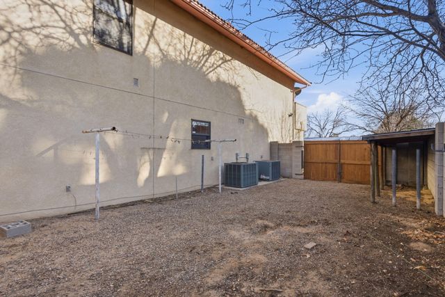 5801 Flor Del Rey NW, Albuquerque, NM 87120