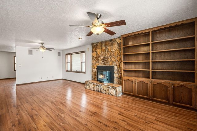 5801 Flor Del Rey NW, Albuquerque, NM 87120