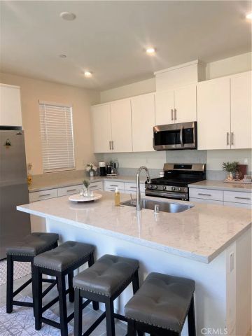 16032 Sunny Court, Fontana, CA 92336