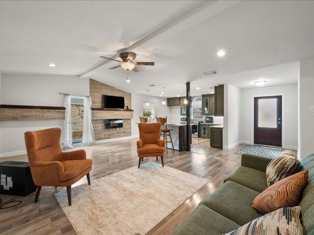 811 Green Pastures Drive, Cedar Hill, TX 75104