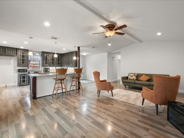 811 Green Pastures Drive, Cedar Hill, TX 75104