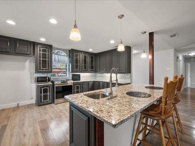 811 Green Pastures Drive, Cedar Hill, TX 75104