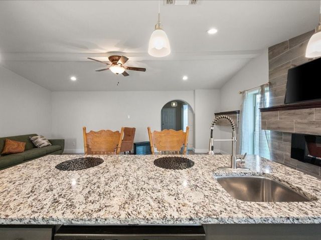 811 Green Pastures Drive, Cedar Hill, TX 75104