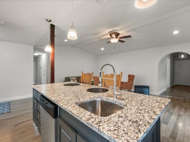 811 Green Pastures Drive, Cedar Hill, TX 75104