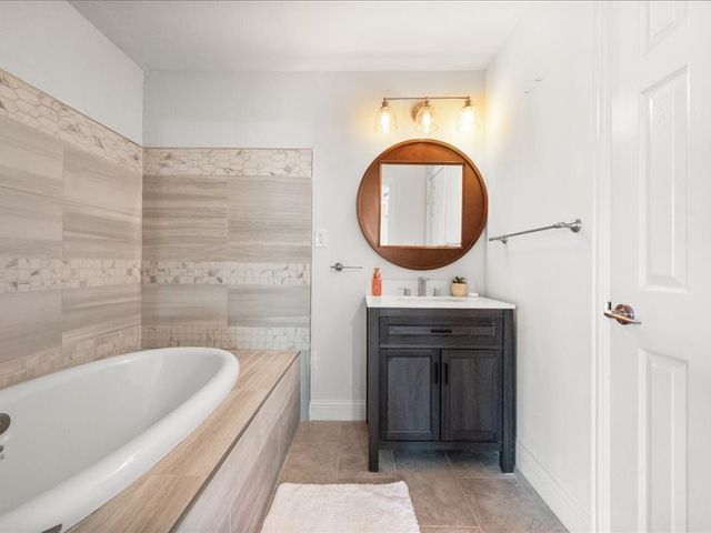 811 Green Pastures Drive, Cedar Hill, TX 75104