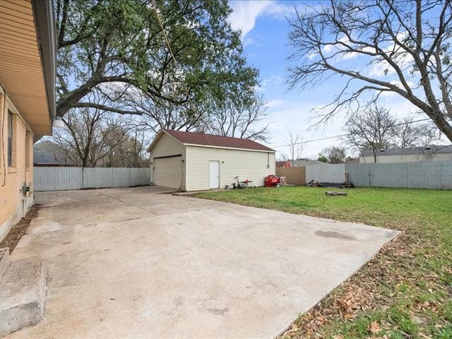 811 Green Pastures Drive, Cedar Hill, TX 75104